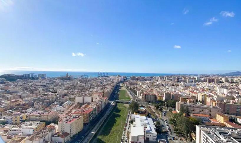 Urban Sky Views Over Malaga Bagian luar foto