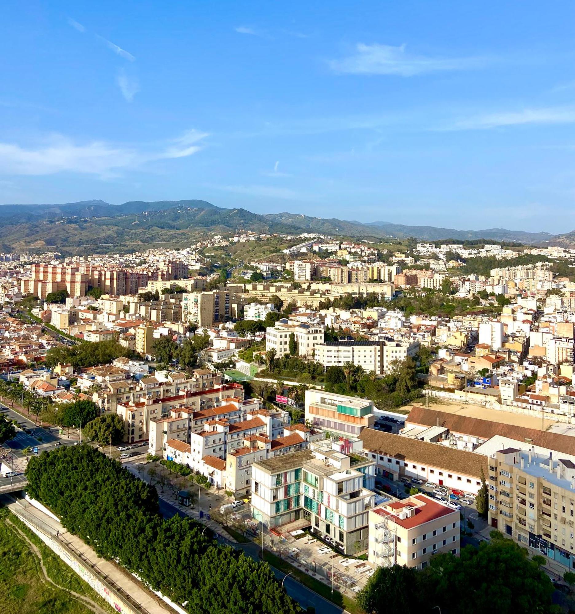 Urban Sky Views Over Malaga Bagian luar foto